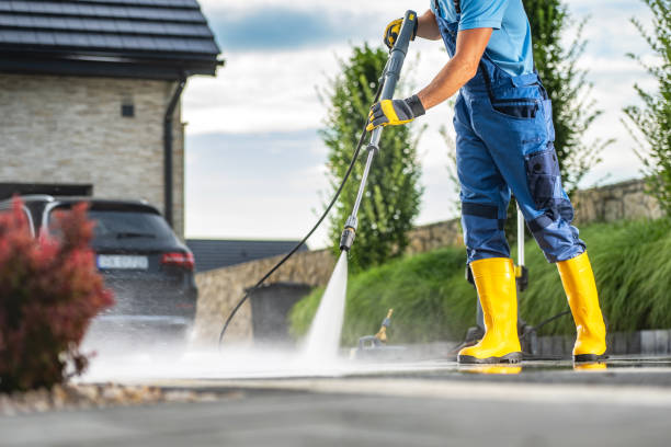 Fence Pressure Washing in Fullerton, NE